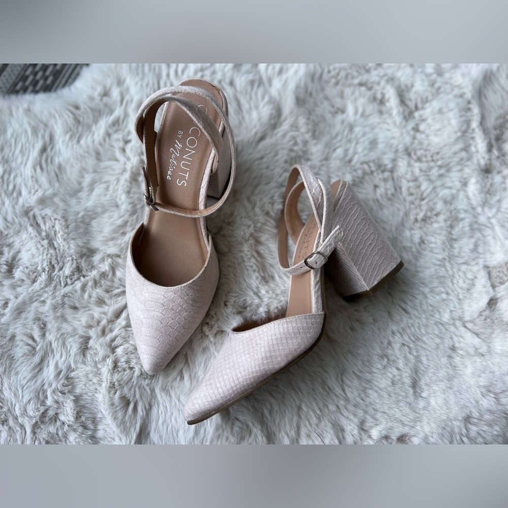 Coconuts by Matisse Ritual Ankle Strap Pump Pale Pink Size 9